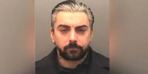 cocuk istismarcisi sarkici cezaevinde olduruldu HJFMwqSY.jpg