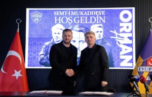 eyupspor orhan ak ile 3 yillik sozlesme imzaladi OQfYWCMr.jpg