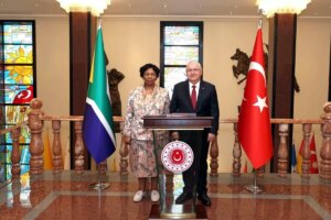 milli savunma bakani yasar guler guney afrikali mevkidasi ile bir araya geldi dnz6RhlO.jpg