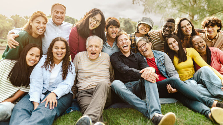 yasli-olmak-icin-kac-yasinda-olmalisiniz-CV44nO7D