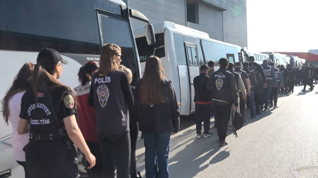 Sahte Araç Kiralama İle Dolandırıcılık: 78 Şüpheli Adliyeye Sevk Edildi