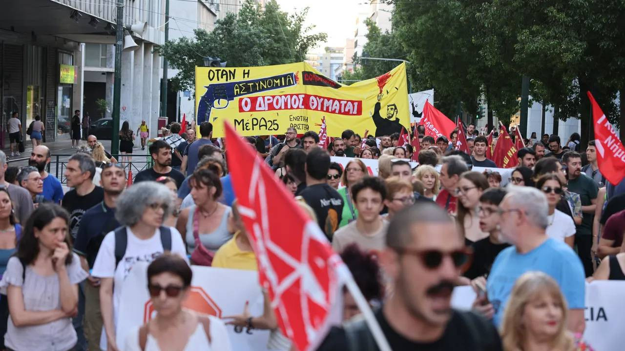 Polis kursunuyla olen otizmli genc yunanistani sokaklara doktu OCSun2k4